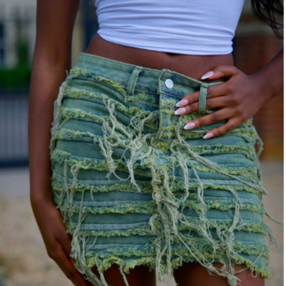 Distressed Denim Mini Skirt Fashion Nova Hot Stuff Vintage Wash NEW NWT Medium - Picture 1 of 16